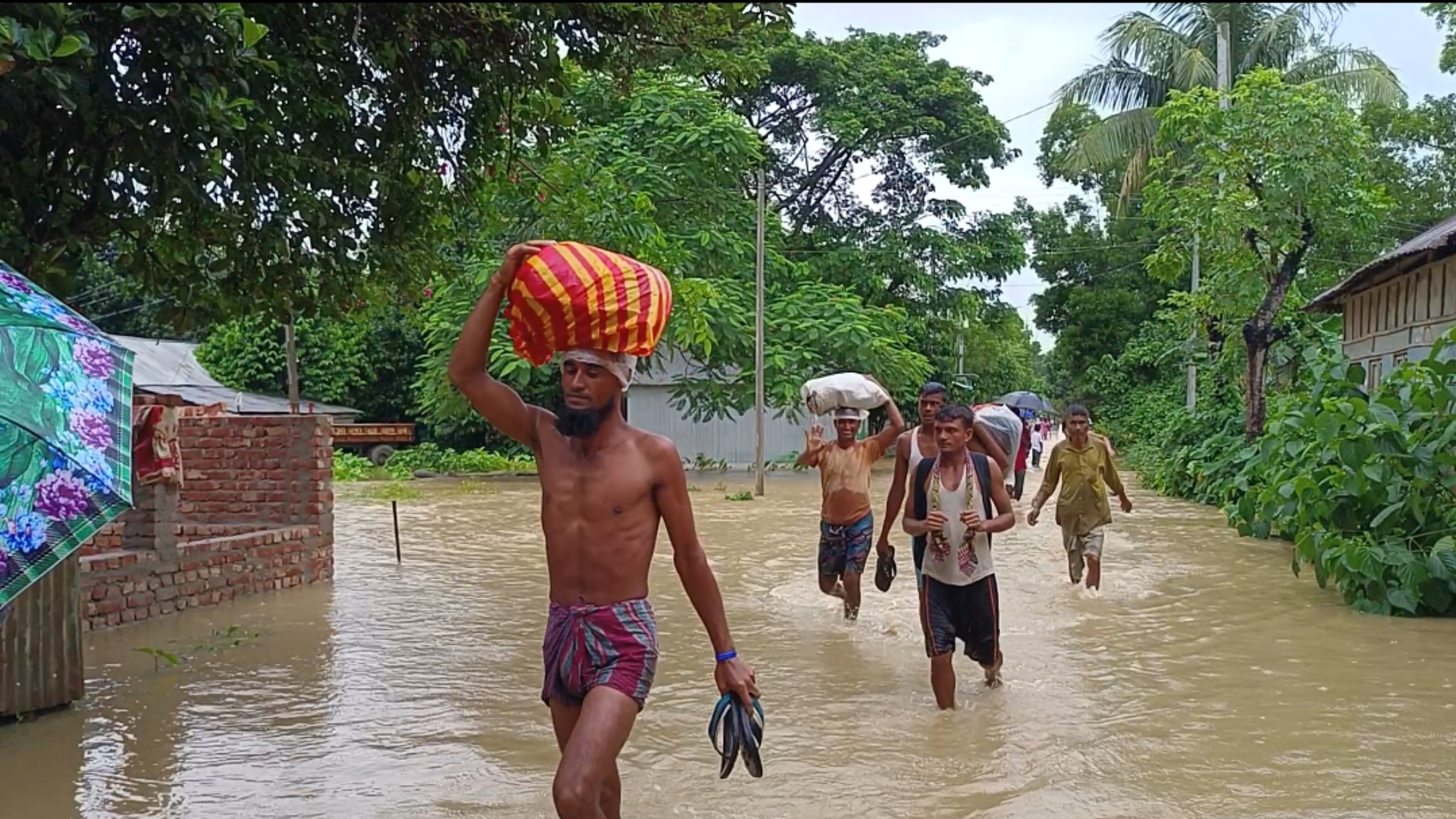 ভয়াবহ বন্যায় দেশে পানিবন্দি  ১০ লাখ ৪৭ হাজার পরিবার