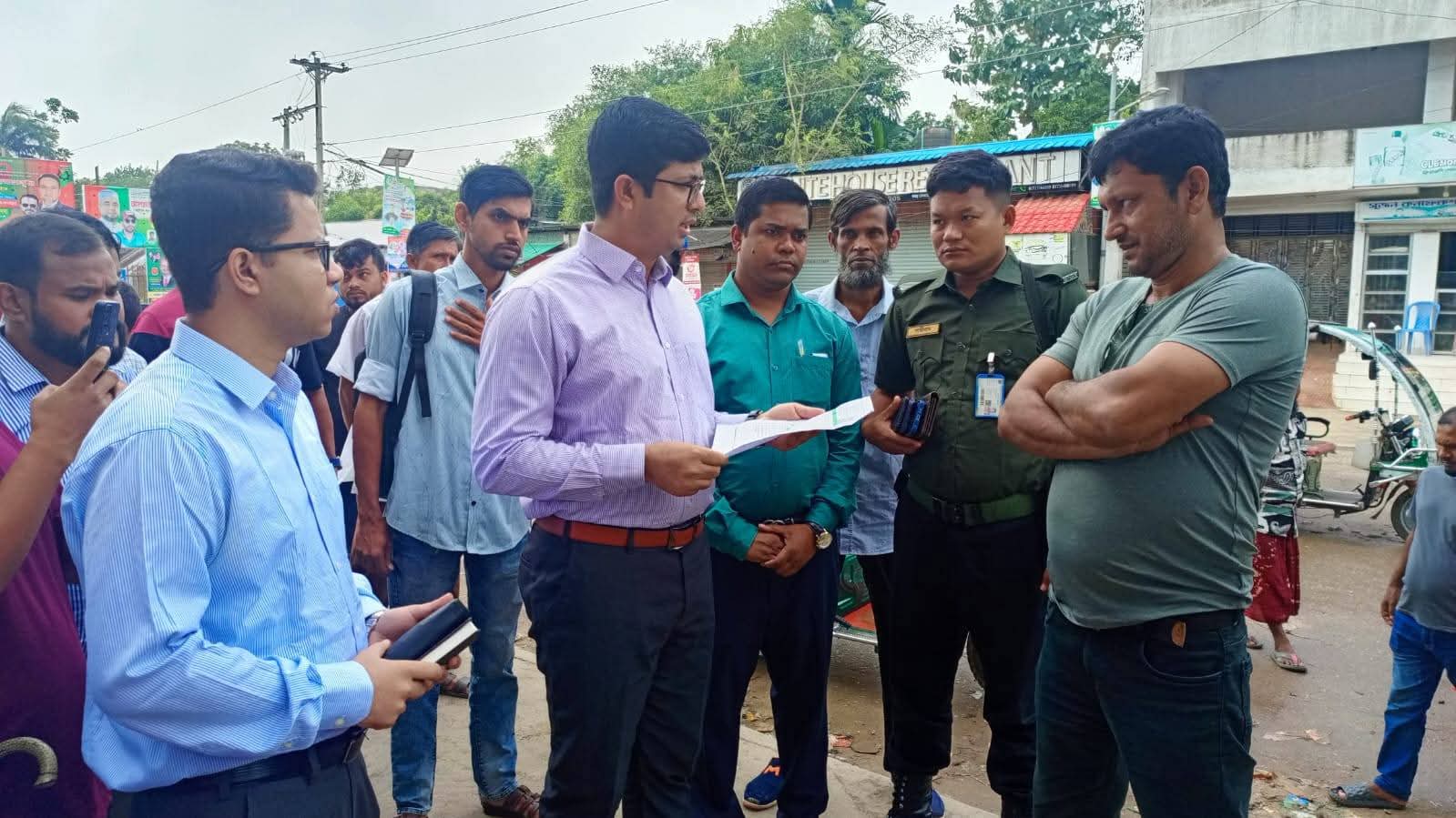 কসবায় রেলওয়ে স্টেশনে টিকিট কালোবাজারি বিরোধী অভিযান